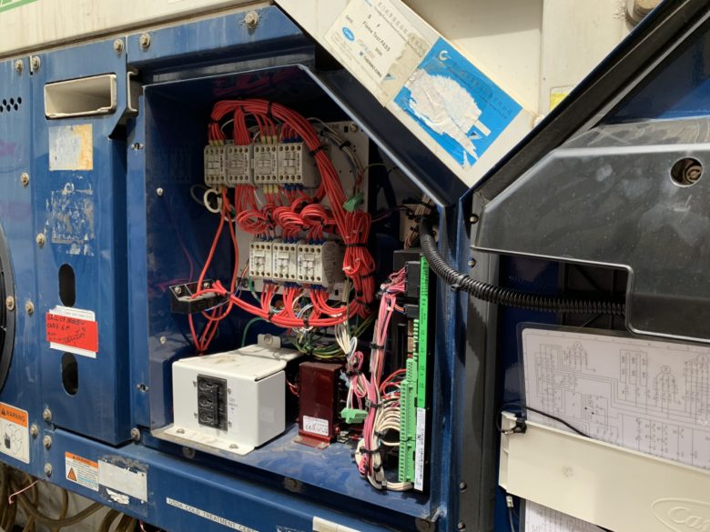 コンテナの電気系統